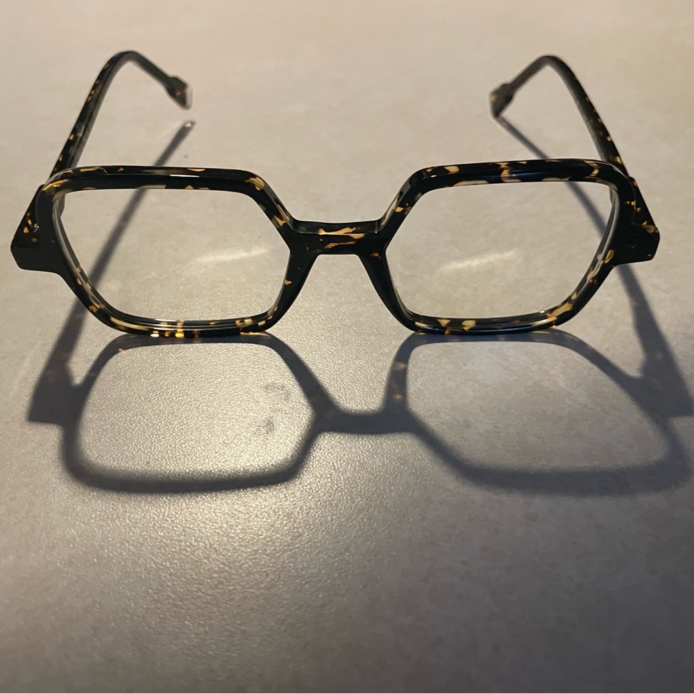 Brand new Anne Valentine tortoise shell frames